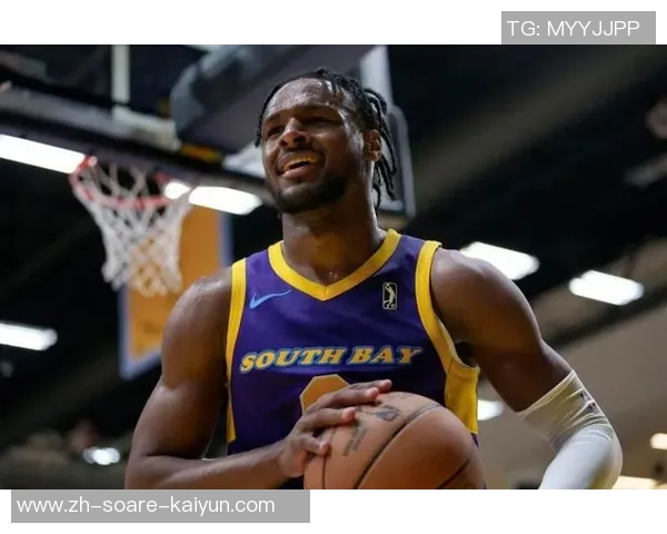 湖人三副角全成奇兵！海斯稳内线，布朗尼稳防卫，拉拉维亚万金油